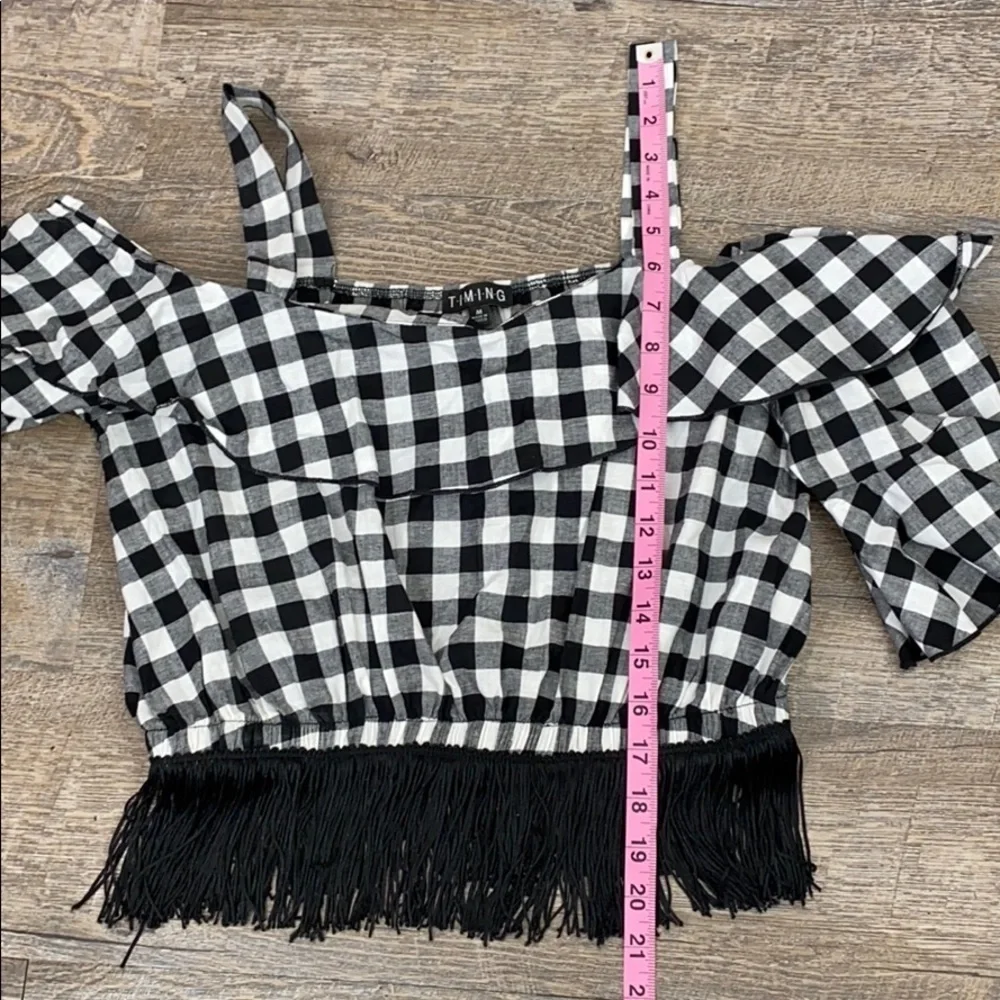 NWOT Buffalo Plaid Crop Tassel Top Medium